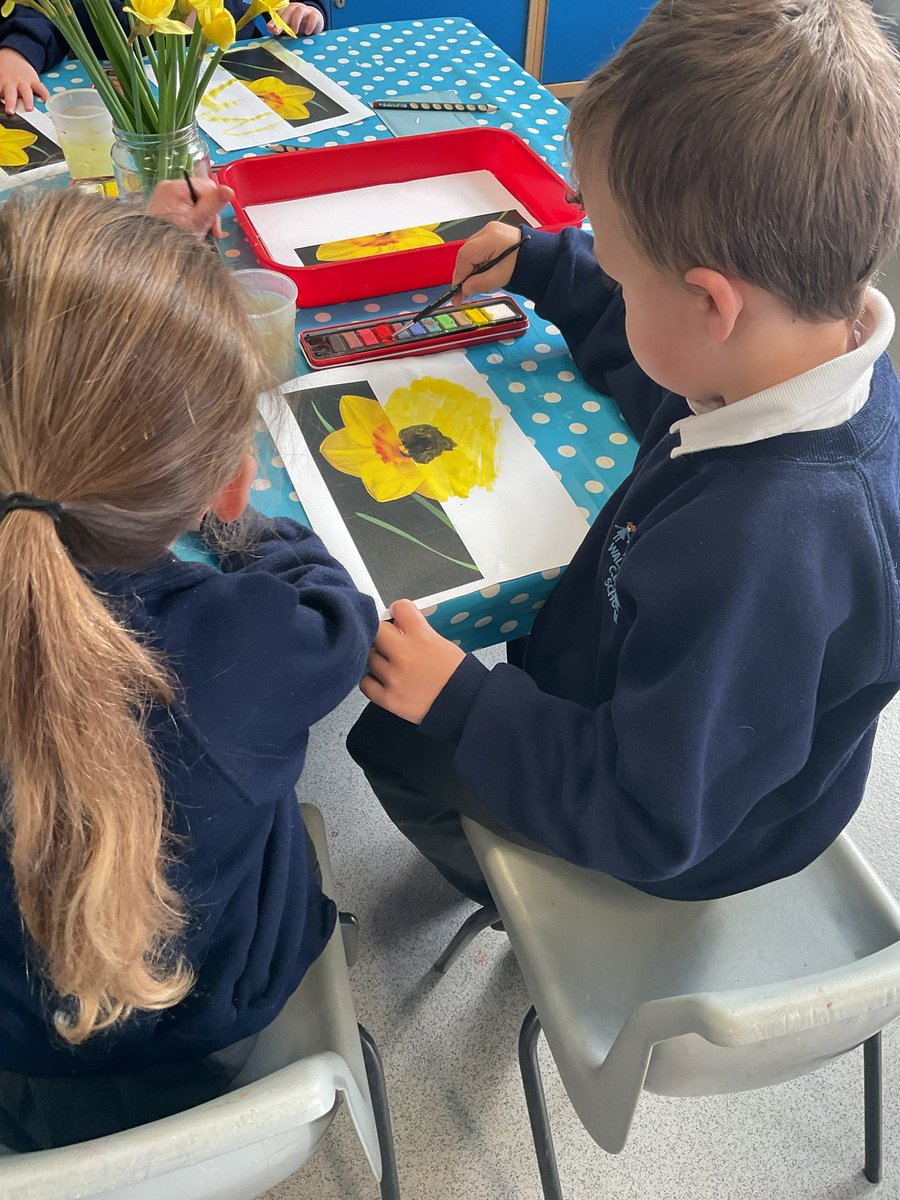 InfantWalsh's tweet photo. Signs of Spring in Silver Class this Monday morning 🌸beautiful observational paintings of daffodils using watecolours. https://t.co/Jzp9jOUDYz