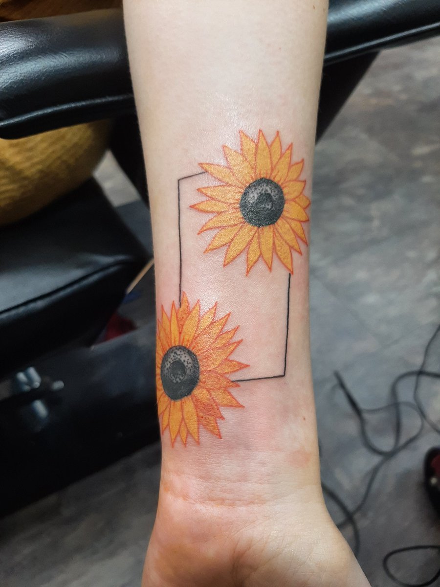 MikeCanavan13's tweet photo. One from today at the studio 
#tattoos #flowers https://t.co/jbcSS5ktDr