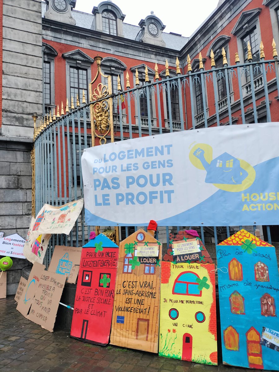 La pluie ne nous a pas arrêté : Infirmiers de rue était présent, à Liège et à Bruxelles, au #HAD2023 pour réclamer le droit au logement pour tous et toutes !

L'accès à un logement abordable est essentiel pour mettre fin au sans-abrisme !

#Logement #sansabrisme #droit