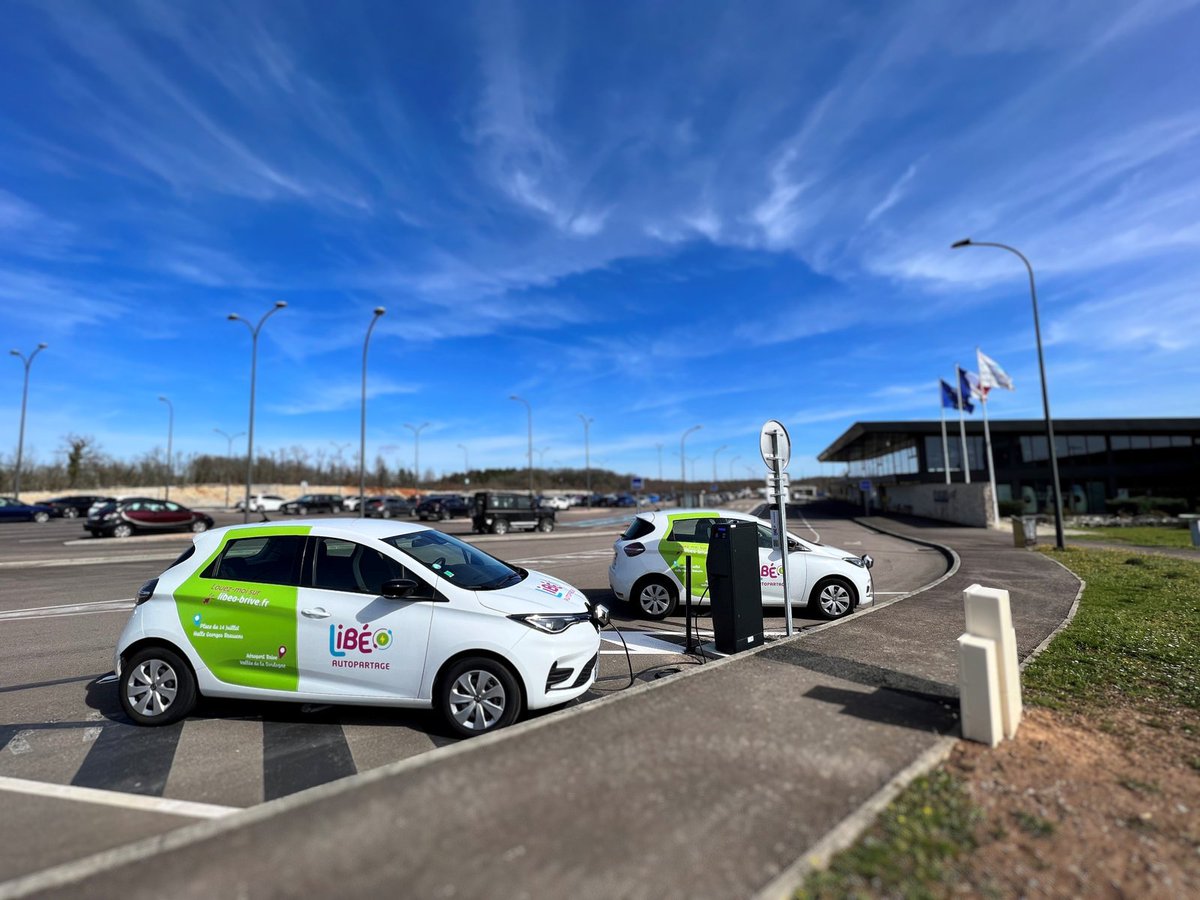 FlyingBrive's tweet image. NOUVEAU : AUTOPARTAGE 🚗 !  
👉2 voitures électriques mises en service aujourd'hui par Libéo - Transports @villedebrive à l'@FlyingBrive   pour rejoindre le centre de Brive ou ailleurs...
🔎 libeo-brive.fr/fr/libeo-autop…