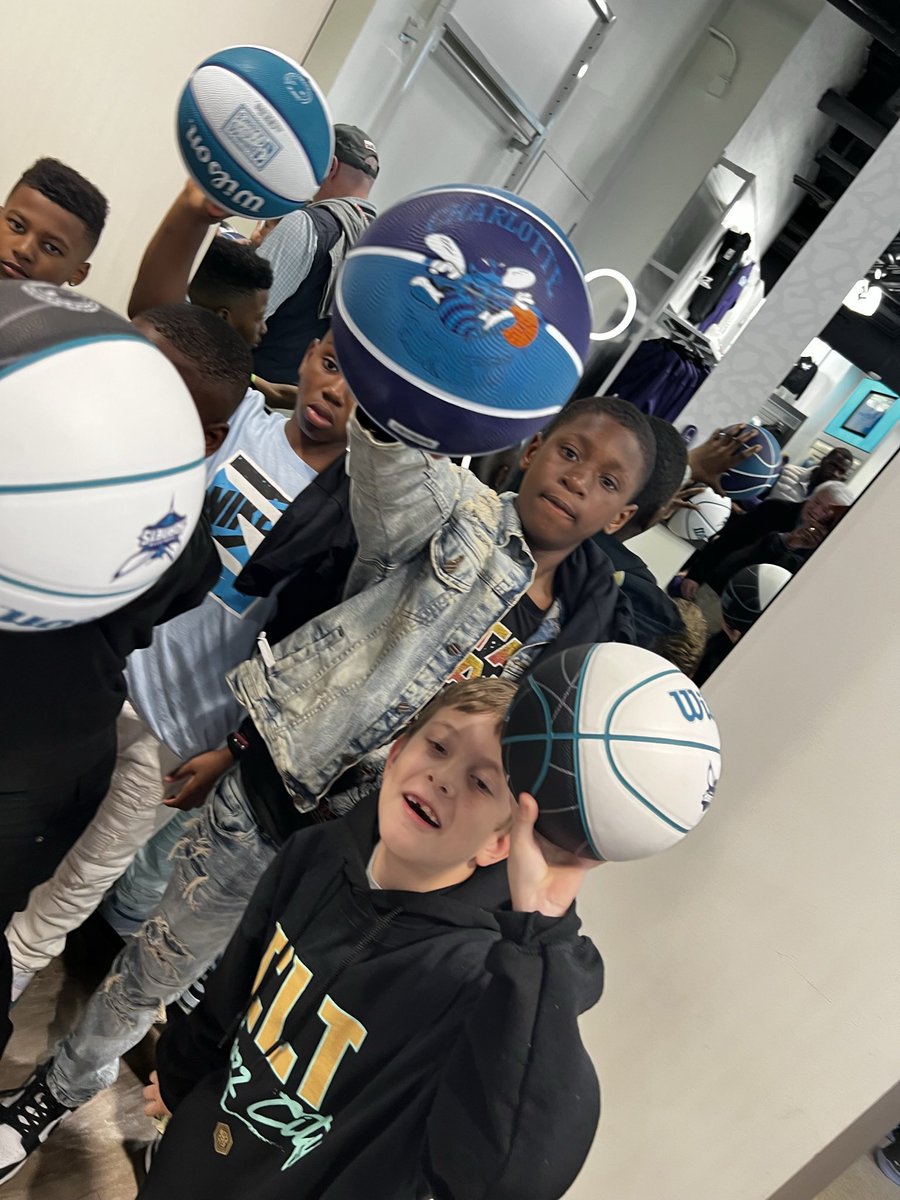 boys_purpose's tweet photo. Had a great time at the NBA game with our scholars!!! @hornets https://t.co/tG8YJ9hP8h