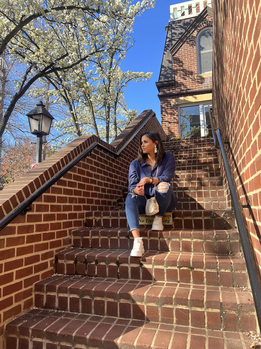 Jlovevee's tweet photo. Life is hard and beautiful and I deserve to feel happy about life I should not now or ever feel guilty that life is finally enjoyable https://t.co/VtLNAZ1cVW