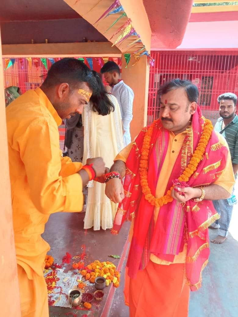gopalraisinger's tweet photo. आज माई मंगला भवानी जी के दर्शन करे कS सौभाग्य प्राप्त भइल..
जय माता दी https://t.co/G5PiiJqEB1