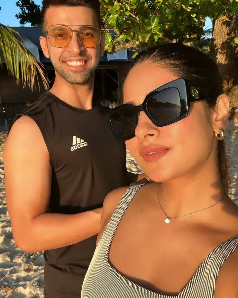 DelhiTimesTweet's tweet photo. Newlyweds #KrishnaMukherjee and #ChiragBatliwalla are enjoying a tropical #honeymoon in #ValleeDeMai in #Seychelles ππ π΄
#Krishrag #KrishnaMukherjeeFC #SeychellesDiaries #PraslinIsland #HoneymoonDiaries #IsandLife #NatureLovers https://t.co/zHb9gS9hVc