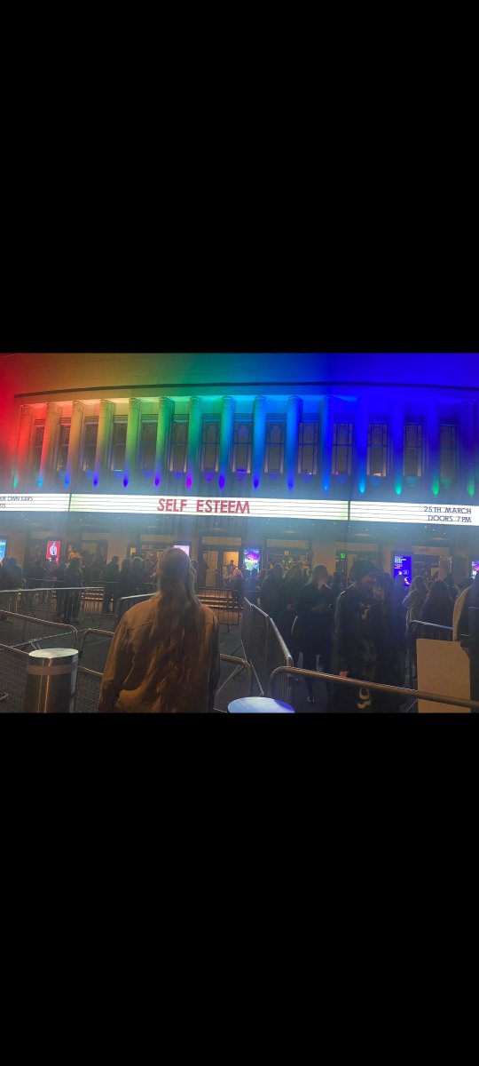 Lorien_Robin's tweet photo. @SELFESTEEM___ closing night was everything the world needs rn. 

Let me be gorgeous in peace ✌🌈 https://t.co/9catnF9DzQ