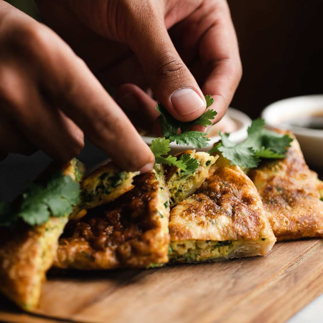 HujanLocale's tweet photo. Chicken martabak with curry powder, egg, leek and Asian celery, served with pickles &amp; tamarind soy dressing 

Open 7 days a week
12PM-12AM

#hujanlocale #willmeyrick #hujanmasakemasa #ubud #ubudbali #ubudfood #ubudrestaurant #authenticfood #indonesianfood #foodies https://t.co/gS2CsQDEPr