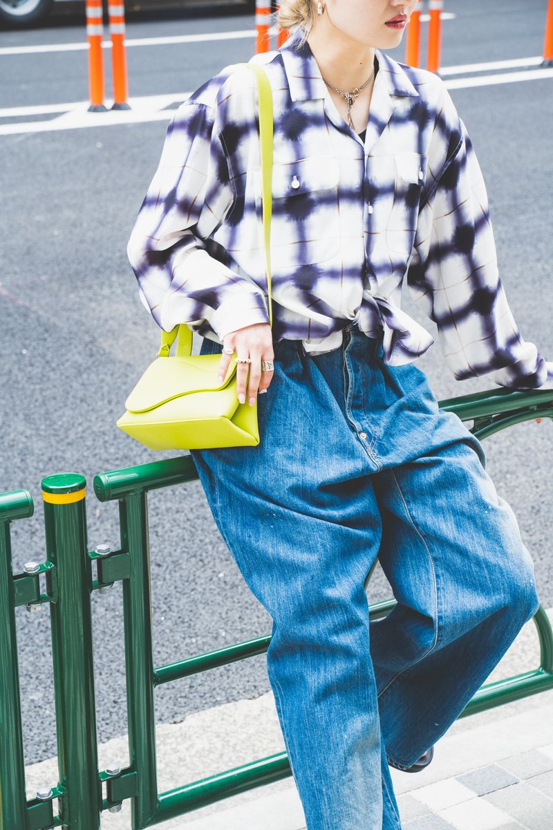 ゆるゆるメンズライク🚸🛴
sonofthecheeseシャツ×refomedデニム
サンダルは履きやすすぎるoofos🩴