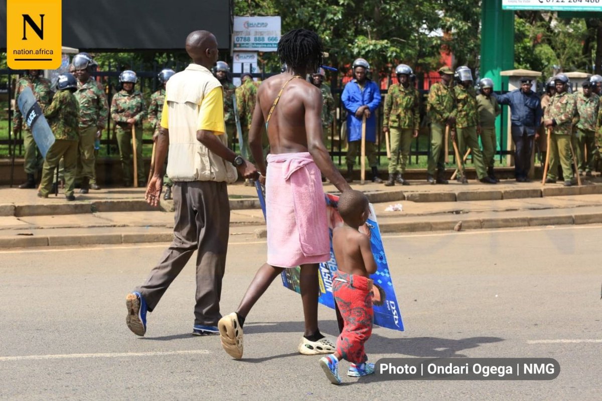 IrisNews_'s tweet photo. #InTheRegion | Protestors in #Kenya take to the streets for the second Monday to protest high cost of living, in response to a call by veteran opposition leader @RailaOdinga
๐ฎโโ๏ธ Last Monday, Kenyan Polic reported to have arrested 238 protestors.
๐ท: @NationAfrica https://t.co/sYZEQtkmtL