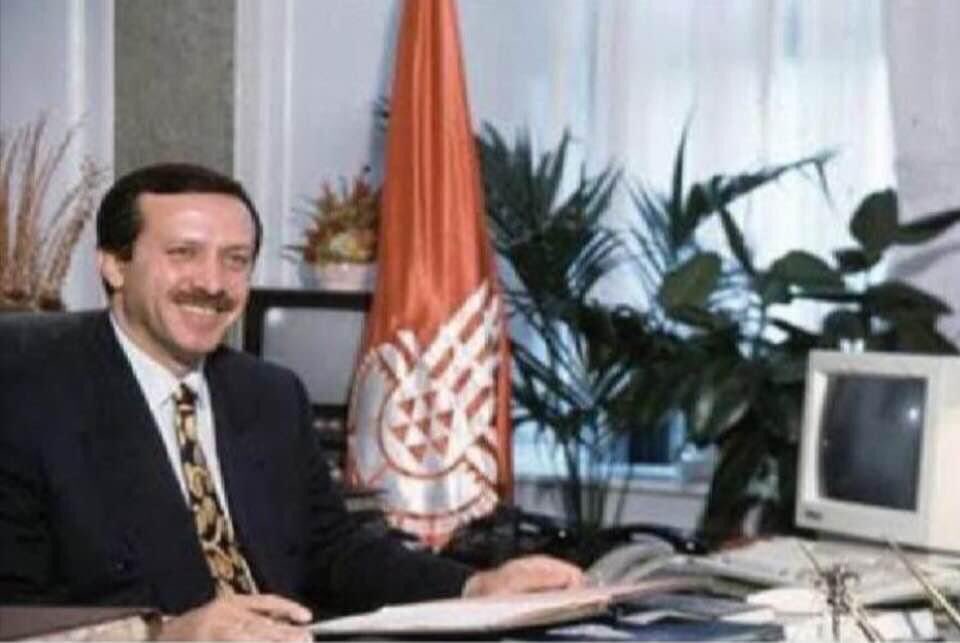 • Tarihte bugün; “27 Mart 1994 Sayın Cumhurbaşkanımız Recep Tayyip Erdoğan İstanbul Büyükşehir Belediye Başkanı oldu.” #RecepTayipErdoğan #27Mart1994 #27Mart