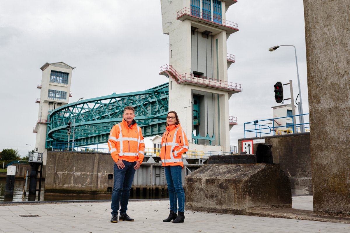 Stormvloedkeringen beschermen ons tegen hoog water. Maar voor goed beheer en onderhoud is specifieke kennis nodig. Daarom voeren we een actieve strategie om kennis met elkaar te verbinden – nationaal én internationaal.👉bit.ly/3JPS6Ft