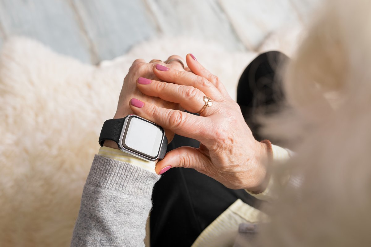 Can modern tech devices help older people stay living independently for longer? We’re running trials with @PfPLivingPlus to research how #wearables can help with managing health &amp; wellbeing as we age

bit.ly/3JjZaKm
#wearabletech #supportedliving #agetech #healthyageing