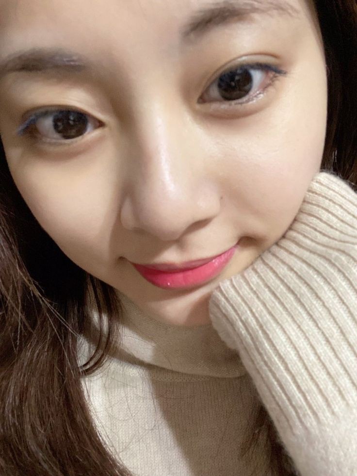 tzuarchives's tweet photo. tzuyu's cheeks🍞🥺 https://t.co/eerBAOJTUX