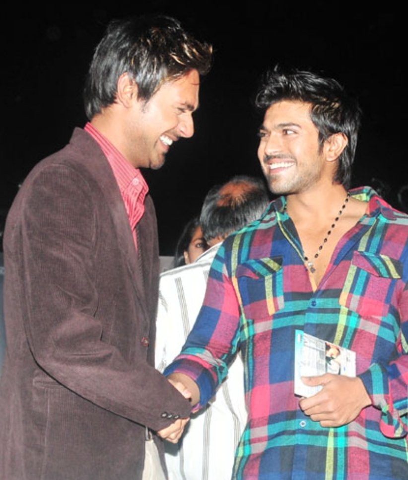 itsvarunsandesh's tweet photo. Wishing the man who has won hearts everywhere in the world a very Happy Birthday 🎉 Have a great year ahead filled with great health, happiness, and peace ✌️God Bless 😇 Looking forward to #GameChanger 😊
@AlwaysRamCharan
#HBDRamCharan
#GlobalStarRamCharan
#HappyBirthdayRamCharan https://t.co/UT59sRdP3u