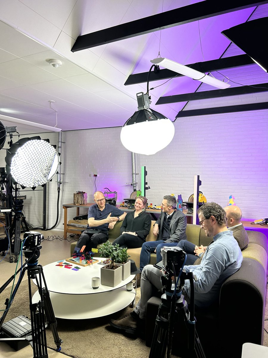 LEGOfoundation's tweet image. Did you catch the roundtable at the #PlayfulSchoolsConference? 

If you didn’t, don’t worry! You can catch it again later at the second time slot today (CEST). 

Check out the programme for times here: learningthroughplay.com/playful-school…