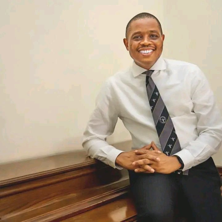 KhamisUmar1's tweet photo. The Golden Boy of the Bar @afamosigwe 
#Fortheloveoftheprofession https://t.co/Sd0coWFBce
