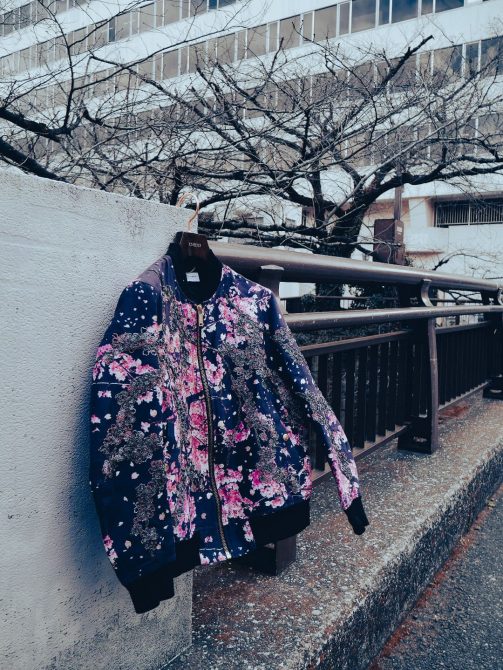 i___MAG's tweet photo. 【先週最も読まれた記事】『春を迎えに、上を向いて。』松澤くれはファッションエッセイ#1

“それはCHRISTIAN DADAのブルゾン。むかし彼女が、恋人の付き添いで表参道に行ったときに買ったものだ”

@suama_sweetnam #CHRISTIANDADA #目黒川 #エッセイ 
https://t.co/1XSzsPs9Uv https://t.co/HWRSyWjthC