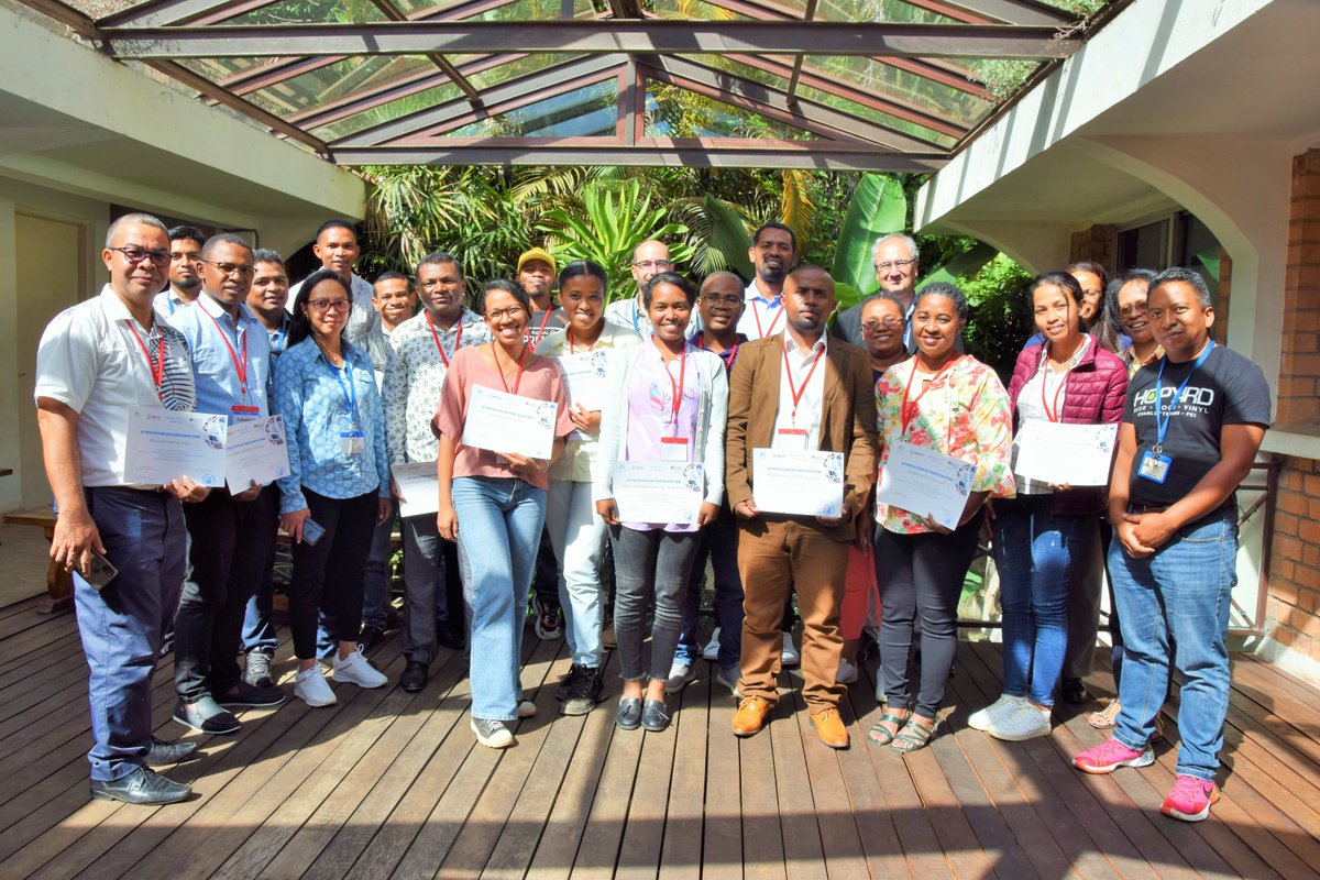 pasteurMG's tweet photo. La #formation « Insectes et maladies à transmission vectorielle à Madagascar » a été clôturée vendredi 24 mars 2023. Félicitations aux 14 participants ! 👏 #ProjetRISE @USAIDMadagascar @Msanp_Mada #PMIVectorlink https://t.co/P0ysIDSVxB