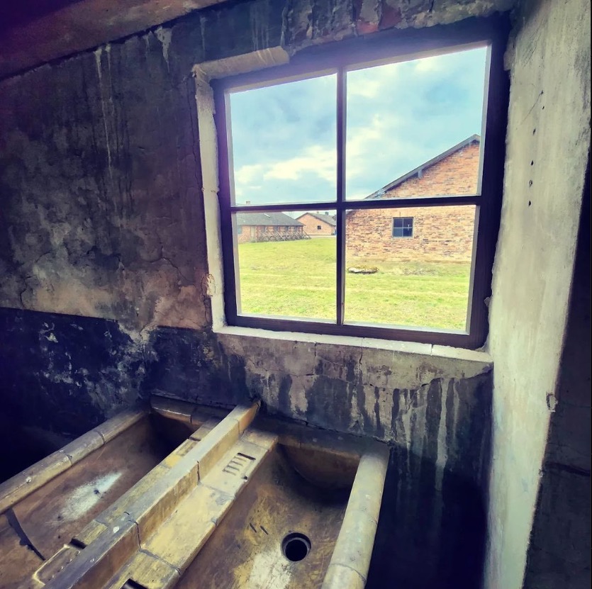 AuschwitzMuseum's tweet photo. The horrible conditions in blocks &amp; barracks as well as the appalling sanitary conditions contributed to the exhaustion and death of many prisoners. Listen to our podcast about living &amp; sanitary conditions in Auschwitz: https://t.co/vuxHvv9vNb

(📷 https://t.co/1HZthDgMwj) https://t.co/7M9nqKZeSi