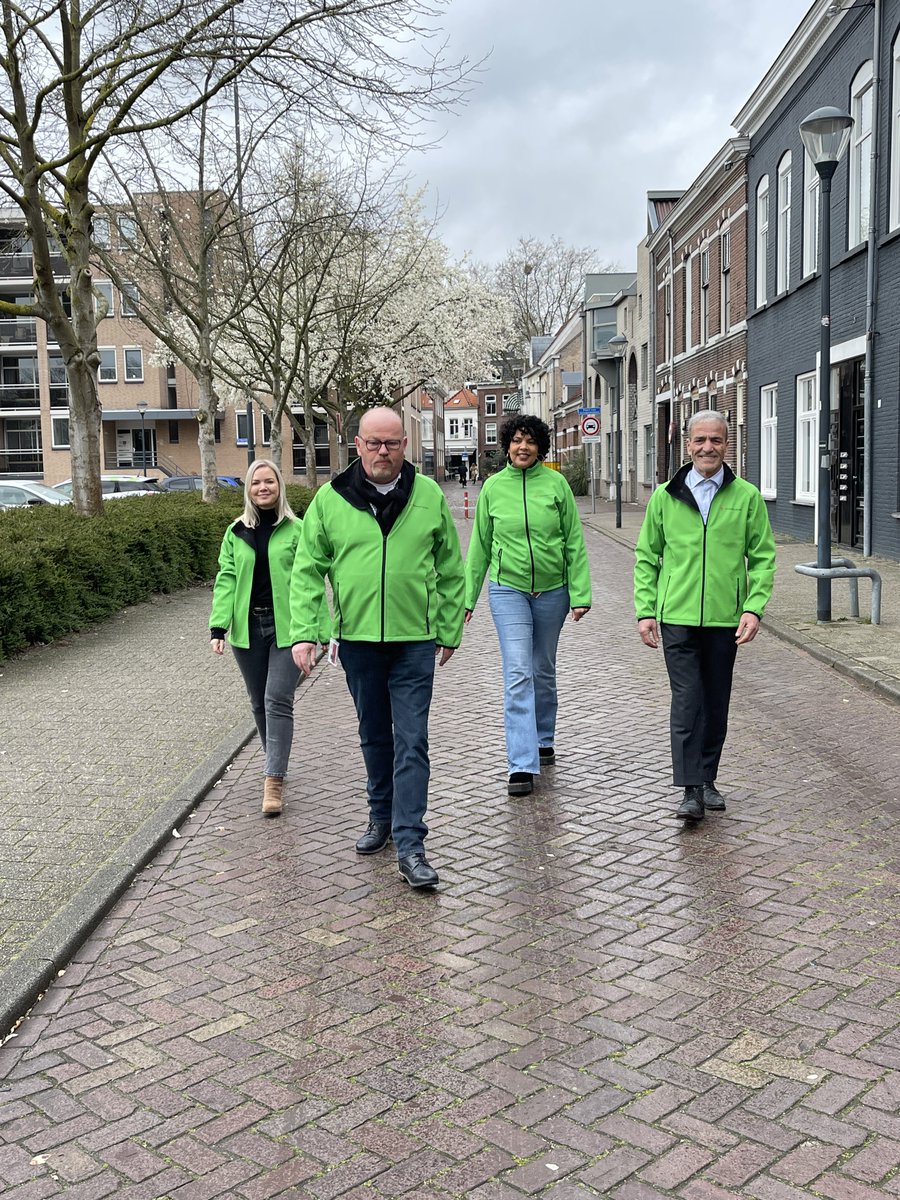 breda's tweet photo. Breda heeft vanaf nu vier Energie Bespaar Coaches om inwoners te helpen met energiebesparende maatregelen en tips. Ze komen aan huis om samen de mogelijkheden te bespreken. Meer weten of benieuwd wat deze coaches voor jou kunnen betekenen? Kijk op 👉 https://t.co/k6NwT5Lcbb https://t.co/N41gd20cdY