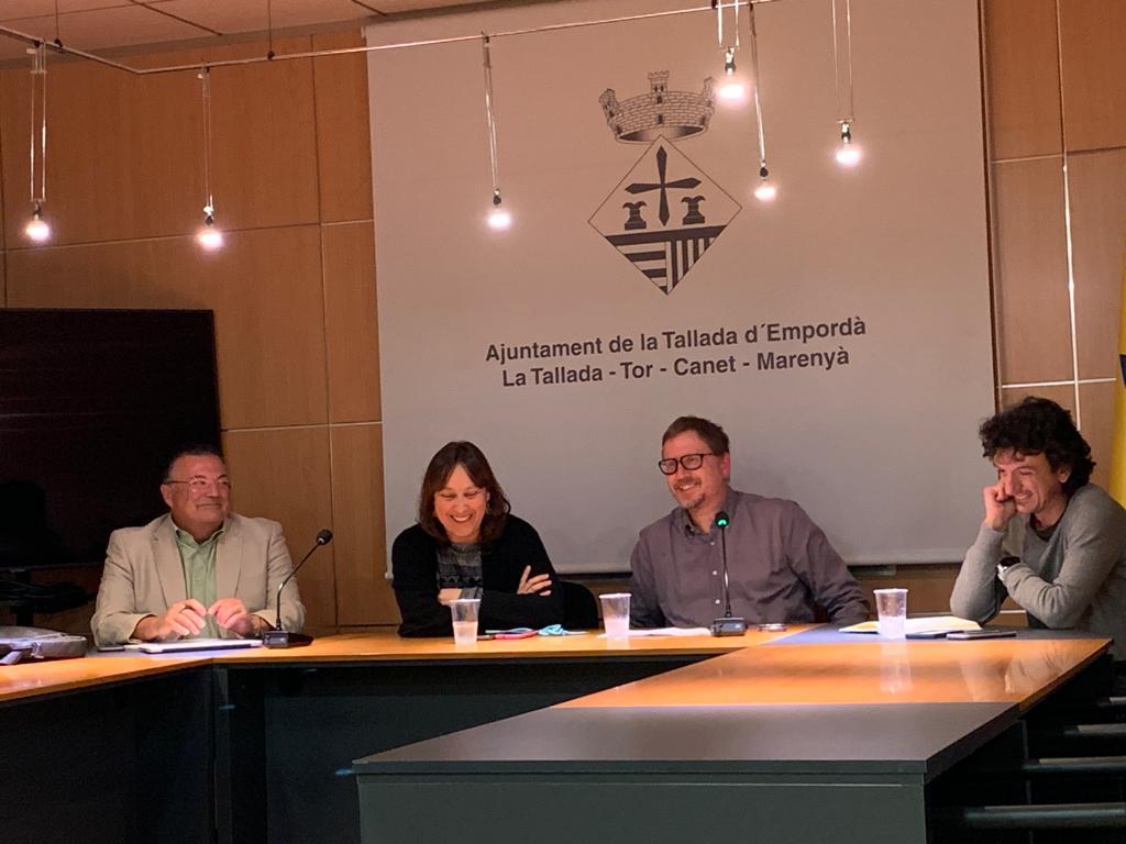 Republicansuni's tweet photo. Republicans Units està molt content d’haver pogut organitzar el debat de divendres passat sobre renovables a l’Ajuntament de #LaTallada. Els 
veïns van poder fer preguntes als ponents directament i entendre així les diferències entre Comunitat i Cooperativa energètica https://t.co/U7HknNki3Y