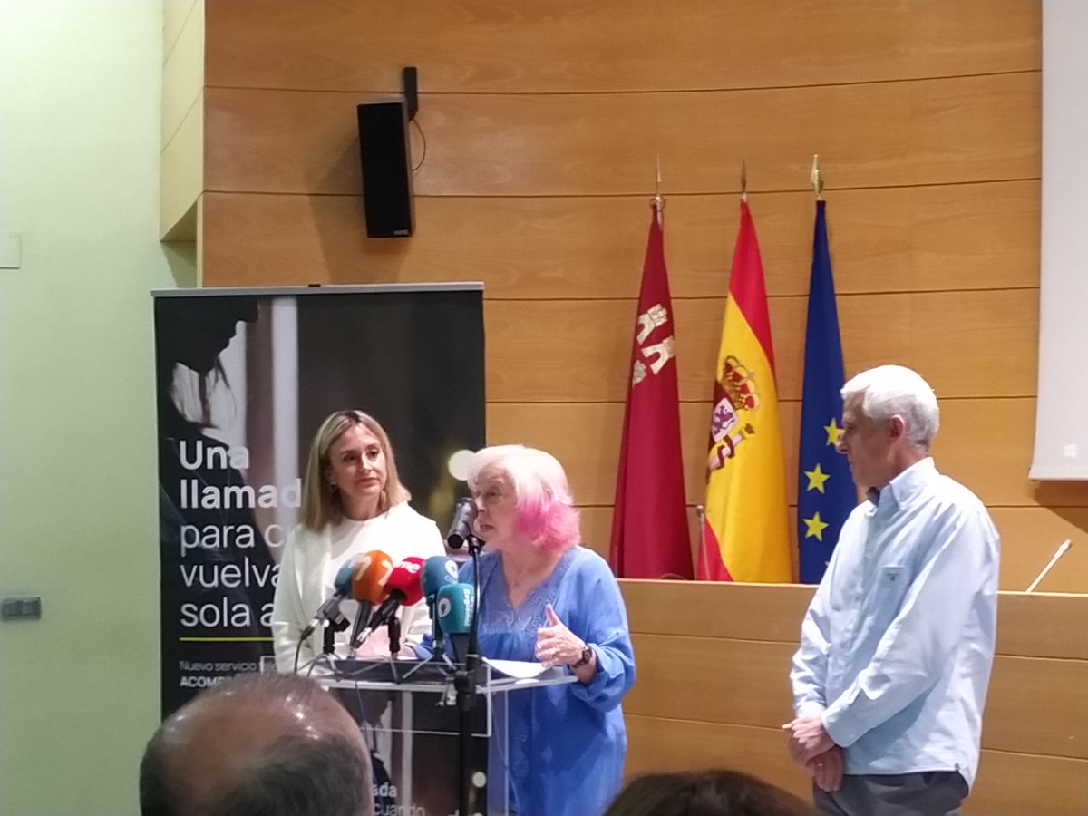jescano_ecca's tweet photo. El pasado viernes @eccasocial estuvo en la presentación del nuevo servicio telefónico impulsado por @PolitSocialMur.  El servicio acompañando-t 24/7,  está gestionado por @tlfesperanzamu, que facilita compañía a aquellas personas que se sienten vulnerables cuando caminan solas. https://t.co/eEWpWbVP40