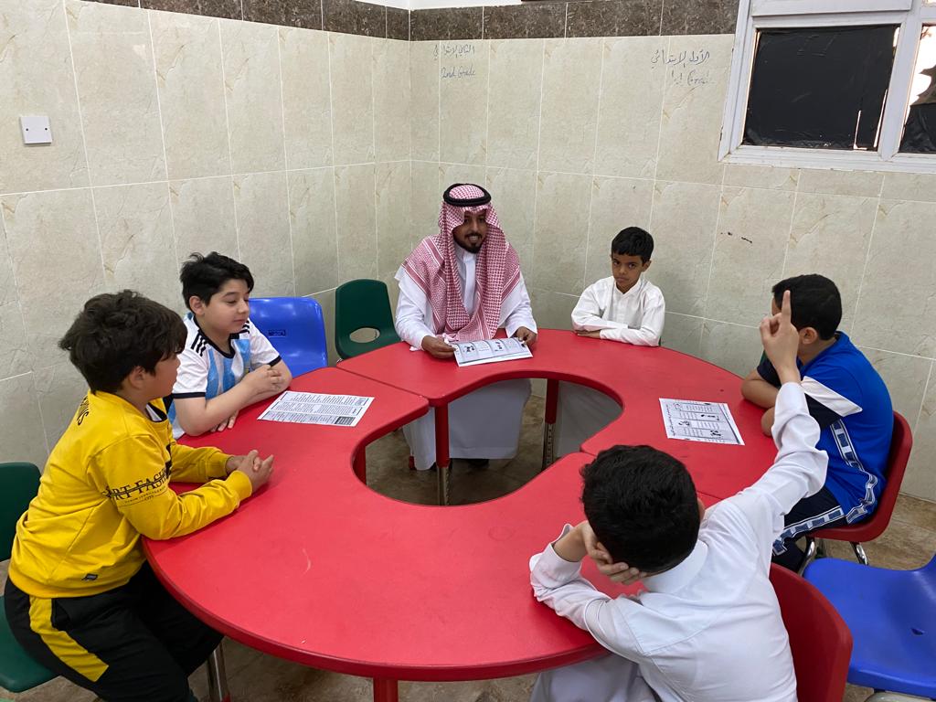 alajialedu's tweet photo. أقامت ابتدائية تربية الأجيال الأهليه(بنين) برنامجاً عن ( مخاطر الألعاب الإلكترونية). https://t.co/igOqrBwOIo