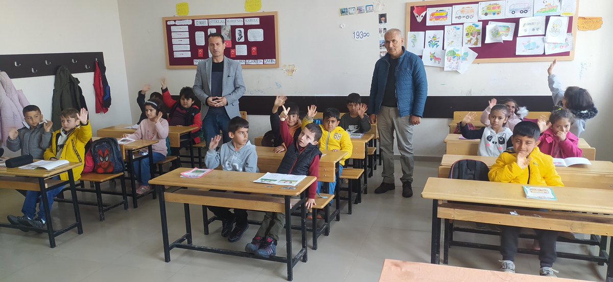 SamsatMem's tweet photo. Uzun bir aranın ardından öğrenci ve öğretmenimiz ile okullarımıza kavuşmanın, sağlıkla sınıflarımızın kapısını açmanın ve öğrencilerimizle buluşmanın hasretiyle yeni bir döneme merhaba diyoruz. 
@Abdulla28824664 
İlçe Milli Eğitim Müdürü https://t.co/qwZ0EQAJmJ