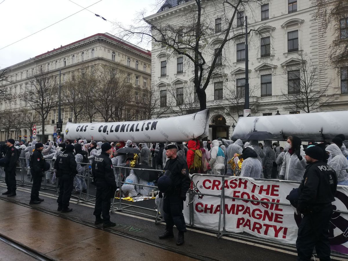 CommonEcologies's tweet image. Beautiful people doing the important work of blocking the undemocratic lobbyist #EuropeanGasConference in Vienna #BlockGas happening now