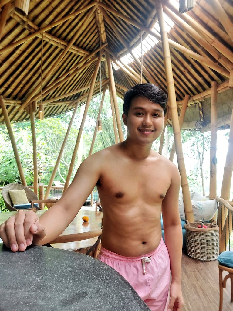khizkee's tweet photo. 😉 nagpapapansin lang 🩷
Golden Hour 😚
#PinoyTravel
#Travel
#Pink
#LeafHouse
#Bali
#Indonesia https://t.co/uAqaL1MUVx