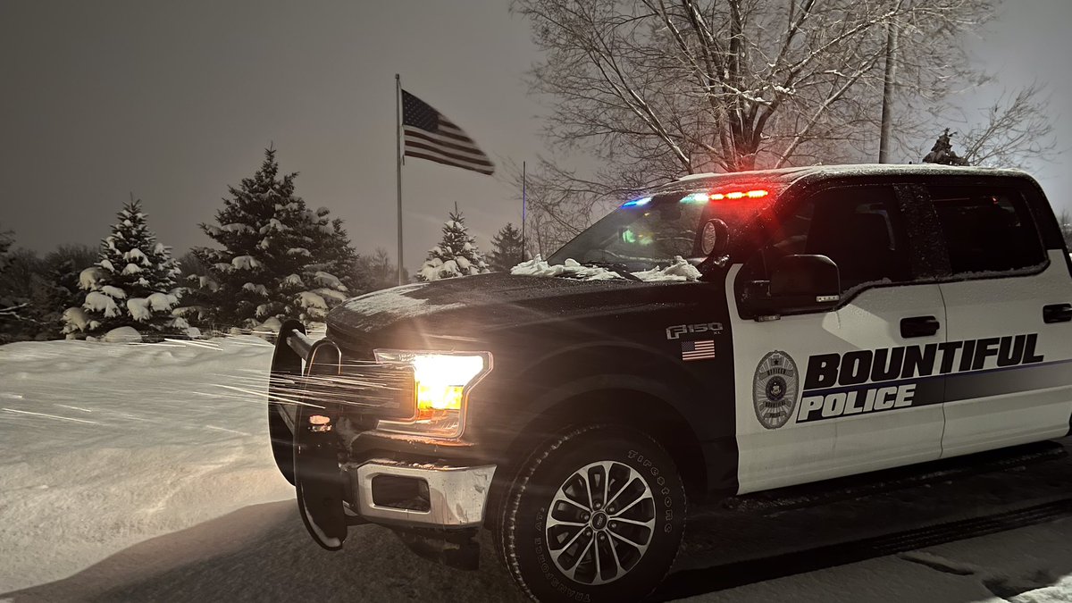 bountifulcityPD's tweet photo. I don’t know about you, but I’m still feelin’ 2022.  👮🏽‍♂️🐻 https://t.co/OnQmGFwQHS
