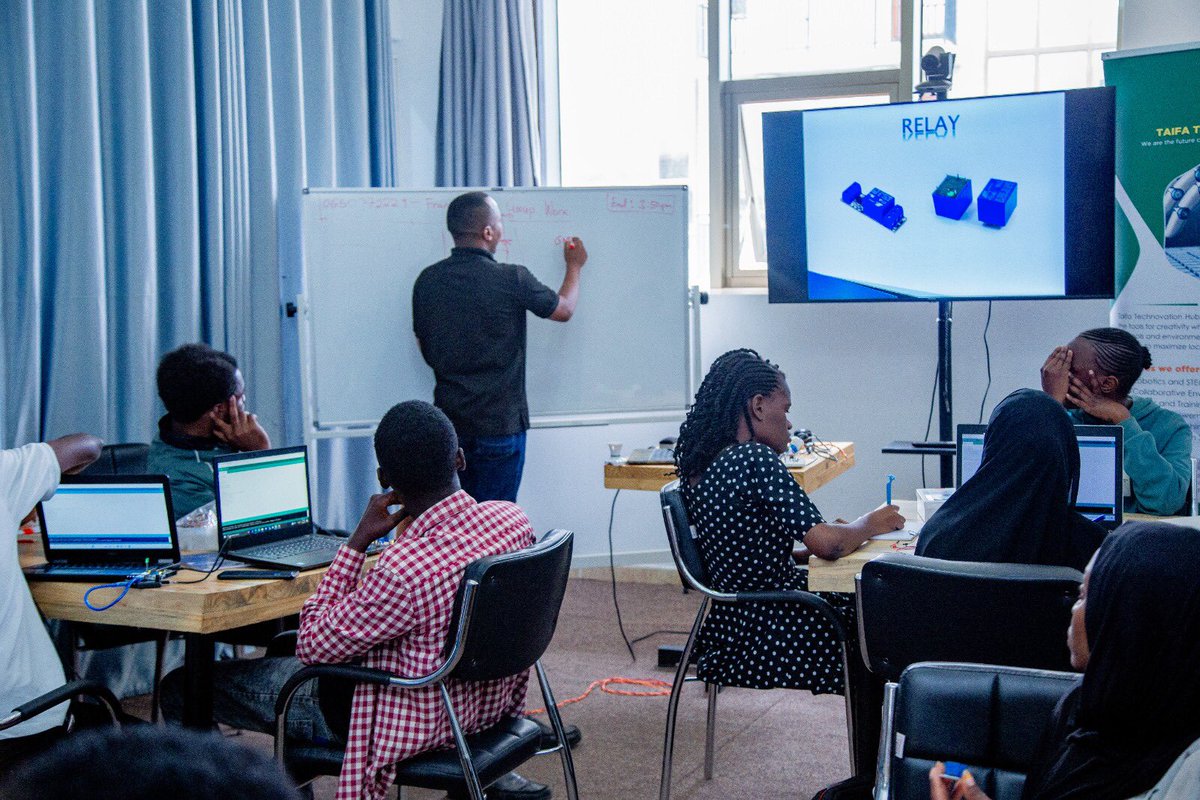 taifatek's tweet image. It was inspiring to see the enthusiasm and passion of our participants at the International Arduino Day event!
Here are some more pictures from the event, where students displayed their talents and impressed us with their innovative projects.
#ArduinoDay #STEMlearning