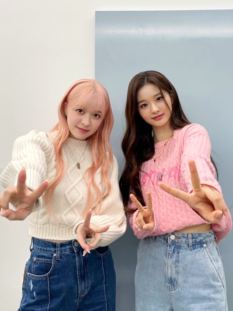 Image for [📸] Begin Again Lily and 🐨 Seol-yoon's 🐰 With sweet voices 🎶 NSWER's heart 💓 filled Monday NMIXX Enmix Lily LILY Seol-yoon SULLYOON expérgo Love_Me_Like_This https://t.co/tTTZSEMUuk