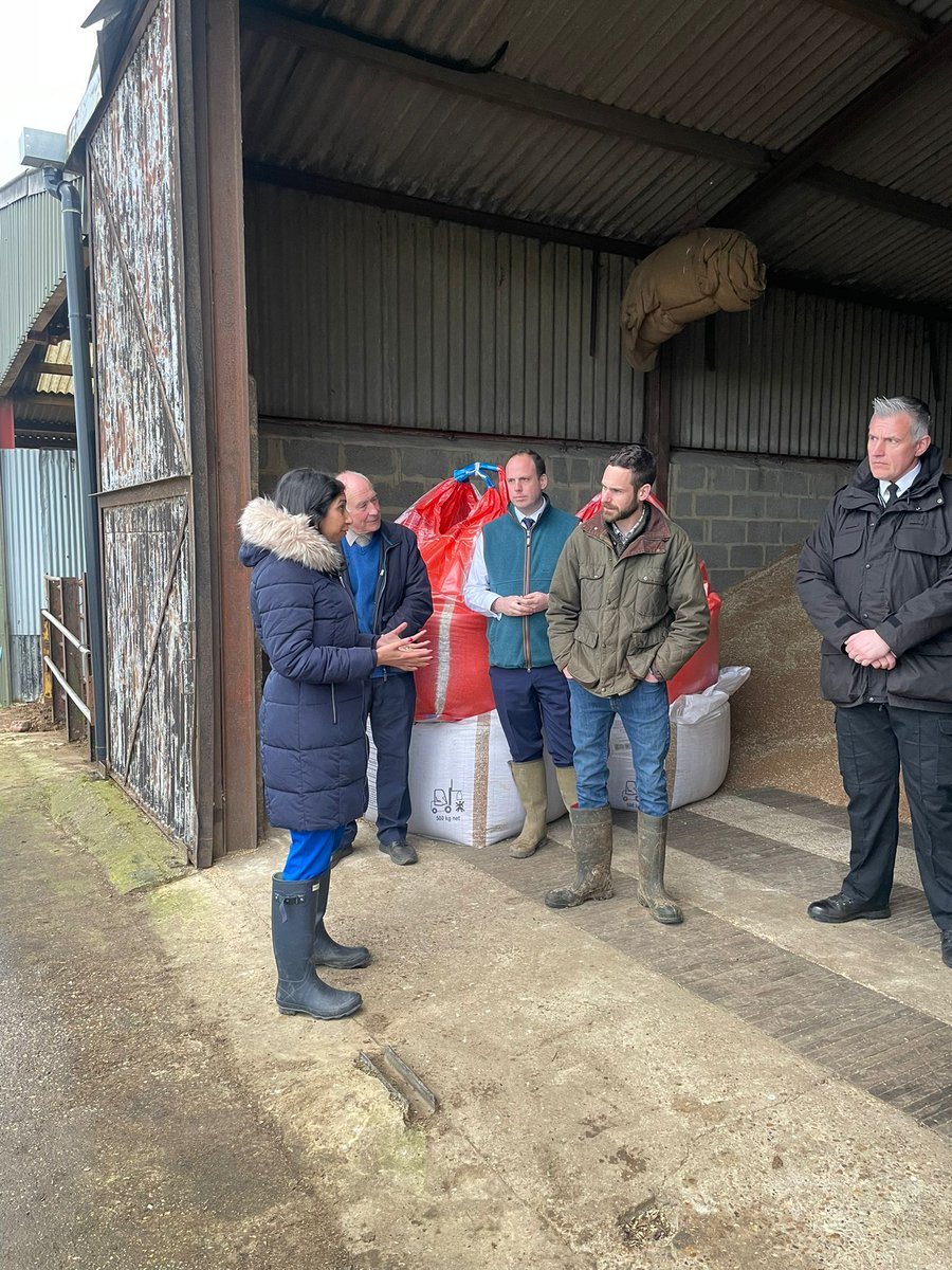 Great to see Home Secretary @SuellaBraverman out on farm with NFU BB&O members to discuss the impact rural crime has on farming businesses and communities. Thank you @HeadysFarm for hosting us, @gregsmith_uk and @TVP_RuralCrime. @NFUtweets #flytipping #harecoursing