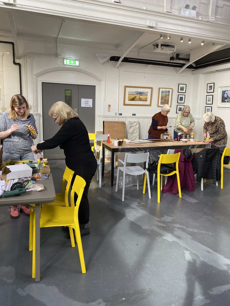 ertheatre's tweet photo. It's the final week of Warm Spaces! TOMORROW Emily Clay will be coming into @ert_cafe for the second FREE scenic painting workshop 🖌️

🕑 12pm - 2pm

Funded by the Do it for East Yorkshire Community Grant and the @East_Riding Council https://t.co/rdbrgu4zRX