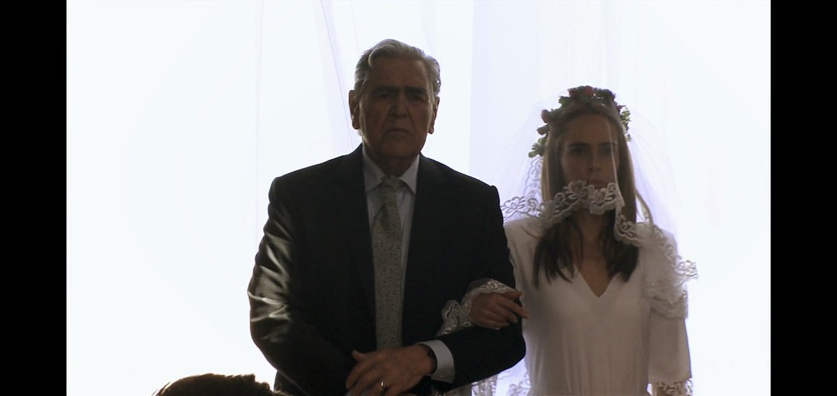 Lu13078573's tweet photo. #ADona #ADona074 #TrêsVezesAna #QueDeusTePerdoe
Cenas Do Capitulo 04: o pai de Renata infarta e morre no casamento. Fausto fica com a fortuna do pai de Renata. Renata descobre que Fausto matou o seu grande amor. https://t.co/cKHhpQSqWP
