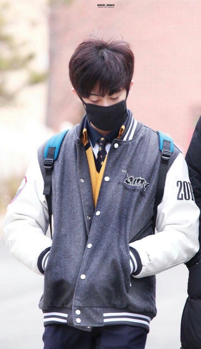 아닠모야
갤러리에 이두사진같이붙어잇는데?
혁동이 아침에학교가는마쿠
웃으묜서 보는거같은데?
(너무 심심해서 작성된 트윗입니다.)