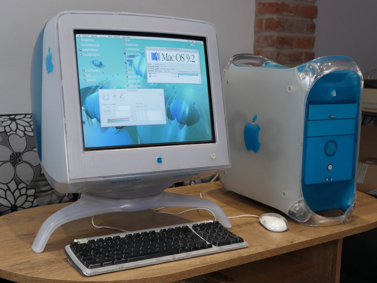 danitucek's tweet image. I’ve always said I could kill for these colored #Apple CRTs… now that I have one in my possession (with matching system) I feel obligated to say nobody was harmed by the acquisition of this, haha 😂 
#MARCHintosh 🍏🍎#powermac #colorful #CRT