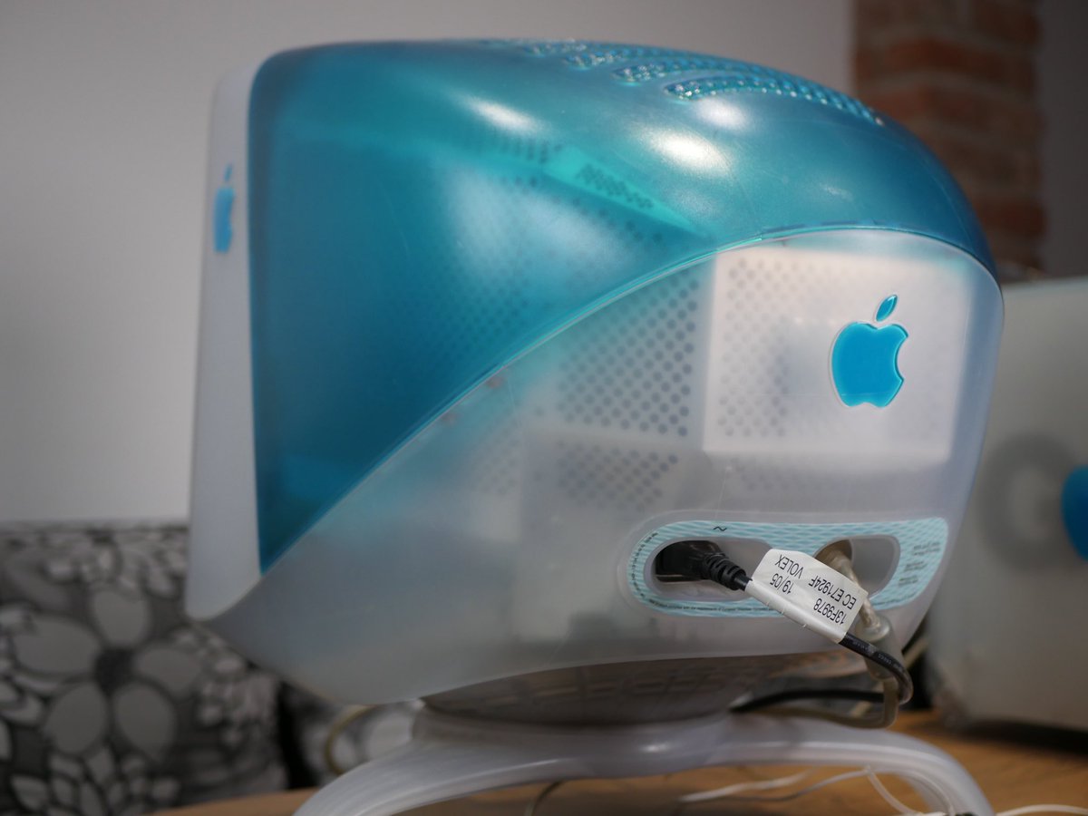 danitucek's tweet image. I’ve always said I could kill for these colored #Apple CRTs… now that I have one in my possession (with matching system) I feel obligated to say nobody was harmed by the acquisition of this, haha 😂 
#MARCHintosh 🍏🍎#powermac #colorful #CRT