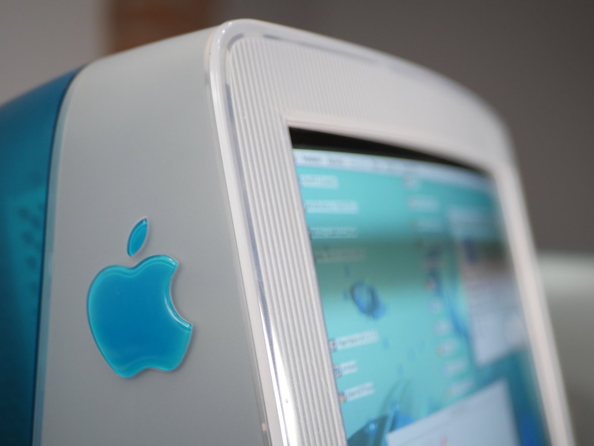 danitucek's tweet image. I’ve always said I could kill for these colored #Apple CRTs… now that I have one in my possession (with matching system) I feel obligated to say nobody was harmed by the acquisition of this, haha 😂 
#MARCHintosh 🍏🍎#powermac #colorful #CRT