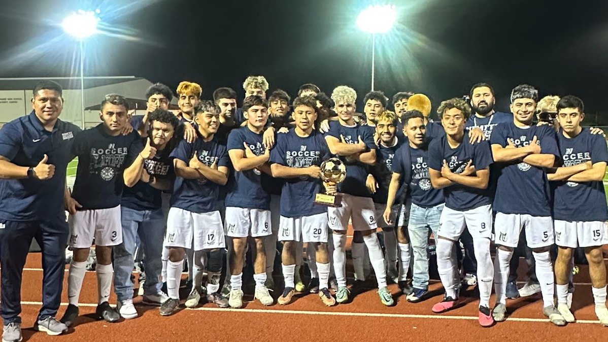 IrvingISD's tweet photo. Congratulations 🎉🙌 to our boys soccer teams for advancing to the area playoffs! Cheer them on 👇: 

⚽️@IHSTigersSoccer vs. McKinney Boyd
📅March 28 @ 7:30 PM
📍McKinney ISD Stadium

⚽️@VikingSoccer01 vs. Allen
📅March 28 @ 7:30 PM
📍Neil Wilson Stadium (Flower Mound) https://t.co/TYm2wX90sk