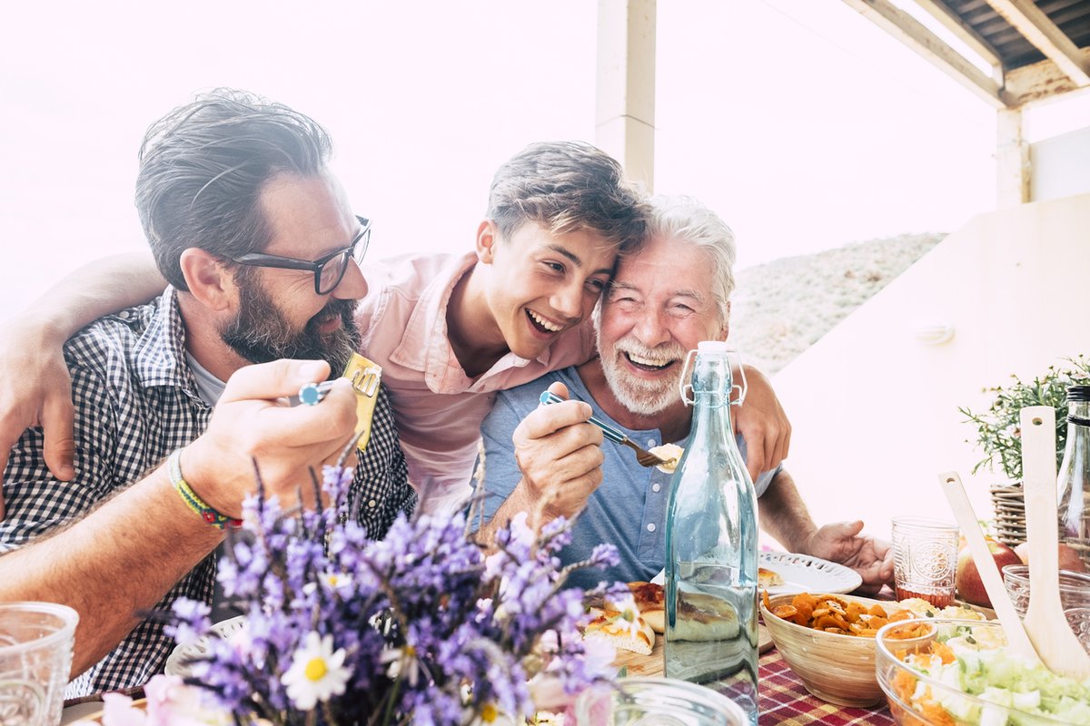 Les repas en famille font toute la différence! Engagez la conversation en demandant à tout le monde de nommer la meilleure et la pire chose qui s'est produite ce jour-là.
