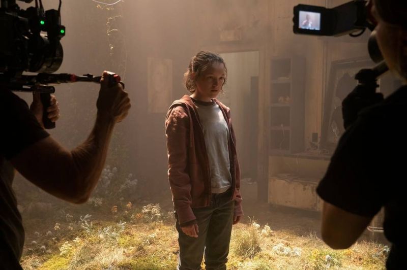 On set for HBO’s “Last of Us,” shot with the #ALEXAMini and Cooke S4 lenses. The nine-episode first season was all serviced by #ARRIRental Calgary. Stay tuned for an upcoming interview with cinematographer Ksenia Sereda RGC. 