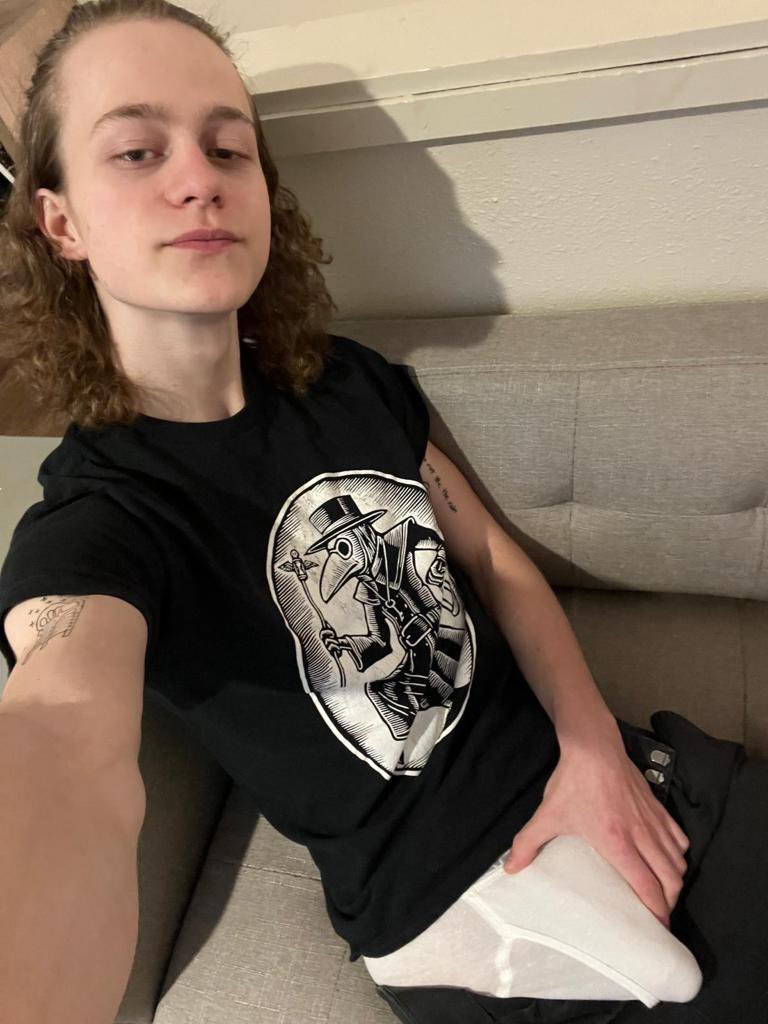 RyuuDark999's tweet photo. Rest from the gym today, but we can have a workout at my place #fitness 
https://t.co/uPwklBtj8k https://t.co/mv6eIYjPTS