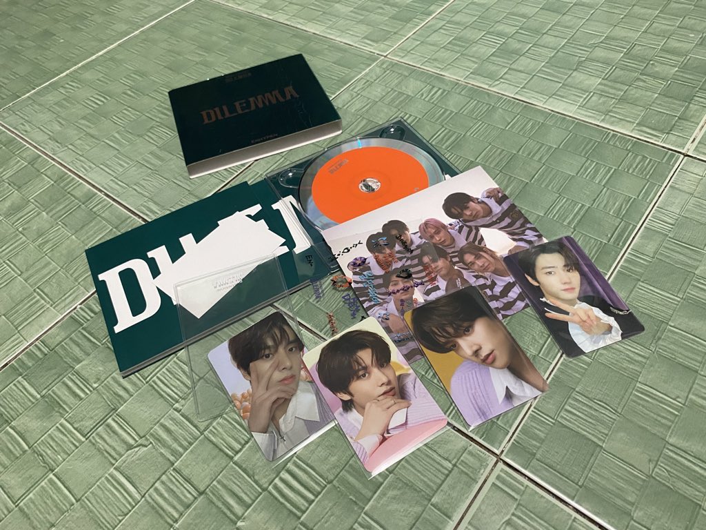 kentbangtan21's tweet photo. [ free claim / giveaway .ᐟ ]

1 winner of JakeHoon pc set  + unsealed album💥

WILL SUPRISE DM THE WINNER 

• like &amp; retweet

Ends: This coming week, no specific date and time

Good luck! https://t.co/jsYEeuTzzW
