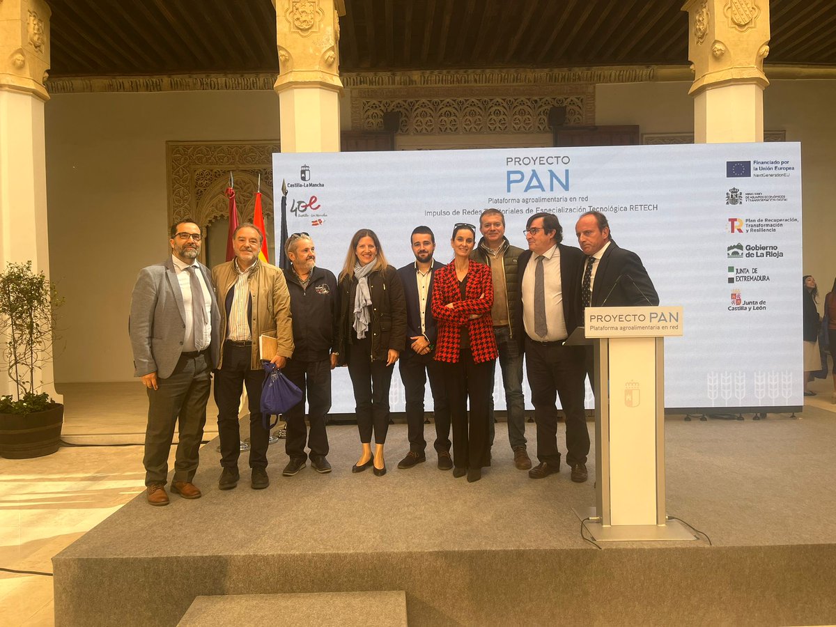 CooperativasExt's tweet image. 📱 @CooperativasExt asiste a la presentación del #ProyectoPAN (Plataforma Agroalimentaria en Red)

🎯Objetivo: conectar el mundo digital con el campo

Con @AgendaDigitalEx @NadiaCalvino @garciapage
 @_minecogob @gobjccm @Junta_Ex @lariojaorg @jcyl #RETECH