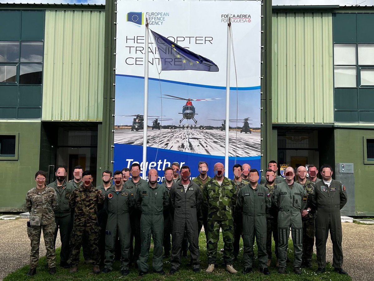 Ala48_ea's tweet image. Nuestros pilotos finalizan el COMAO Planning Course, realizado en el Centro Multinacional de Formación de Helicópteros #MHTC 🇵🇹
📖 En este curso se instruye a pilotos de diversos paises en el planeamiento de misiones de  🚁 en las que participan conjuntamente.