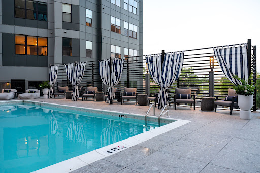 CityCrossingNH's tweet photo. Summer will be here sometime soon. Get into these elite apartments with great amenities sooner than later so you can enjoy this pool and fabulous cabanas all season long.
#newhaven #citycrossing #pooltime #cabanas #peirpontliving https://t.co/7cOTsnEMWF