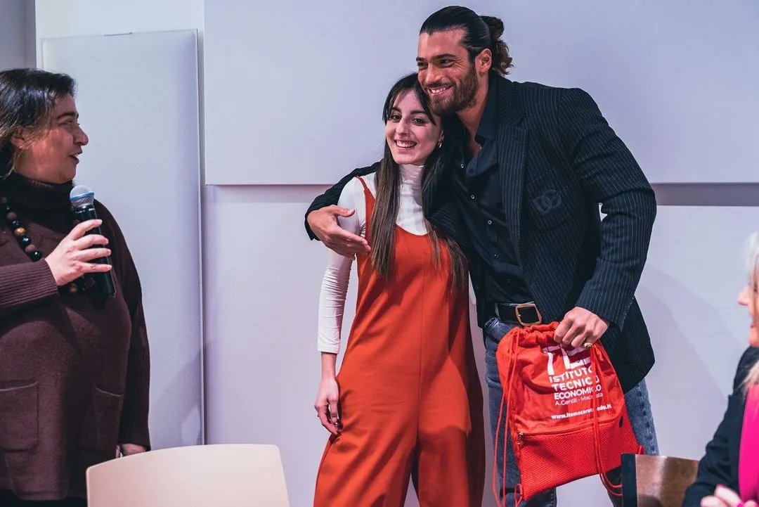 #repost @canyaman @downloader_ __ Alcuni momenti carini 🥰 #BreakTheWallTour2023 @canyamanforchildren Macerata.