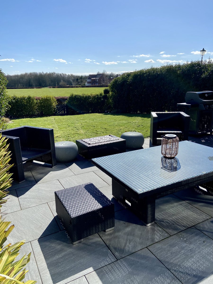 bevreilly22's tweet photo. First proper full day off with my husband for a while. Yep! I took him gardening and cleaning. First cut was rough but worth it. 🙌 Now x2 fifty somethings have sat down to admire the view…..and we can’t get up! #badbacks Now off to walk to school for Hollie….I hope!Bx #spring https://t.co/LxLSSQ6ne5
