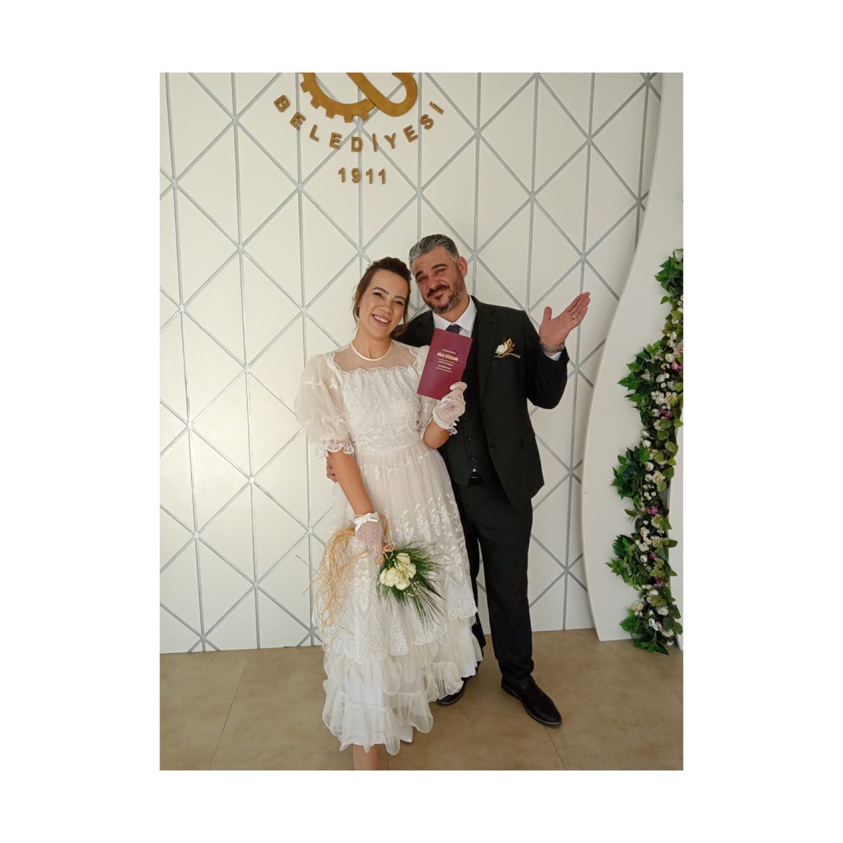 handedrama's tweet photo. Mrs. and Mr. Zamanov ♥️ https://t.co/qB4fd6cQYn